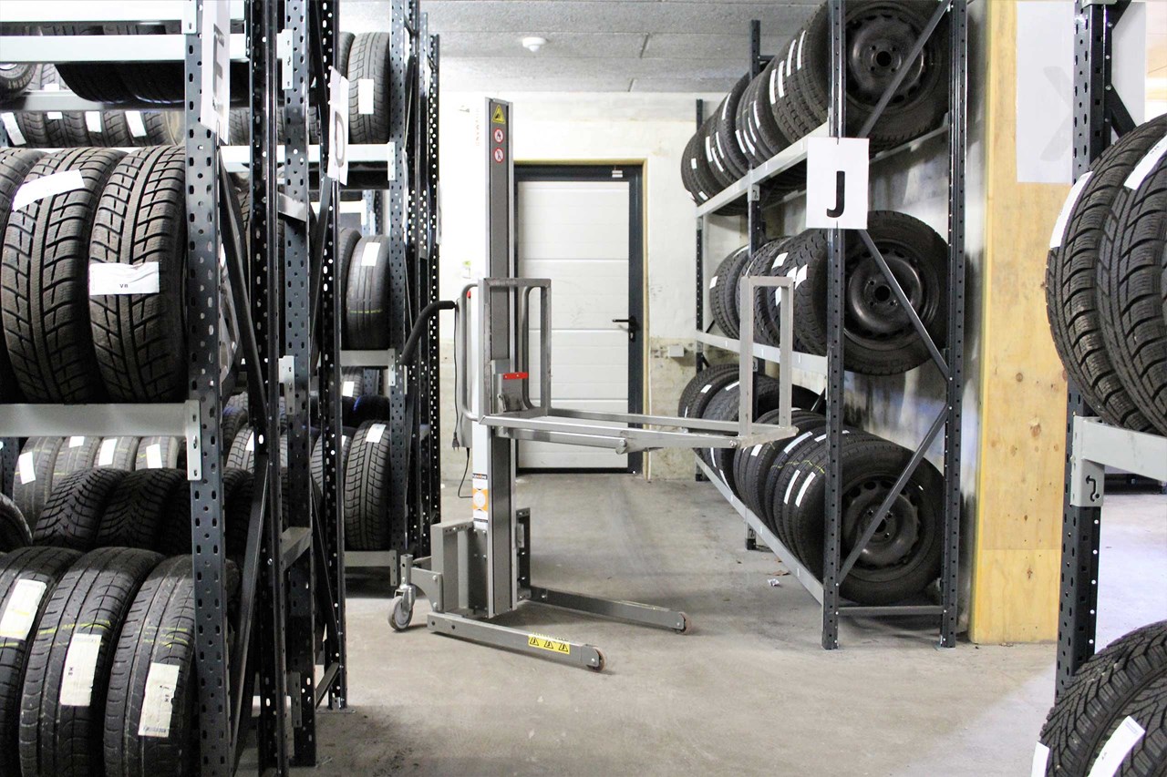 Single rack dækreoler hos Hedegaard Auto